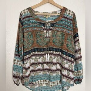 Pineapples Hawaii tunic top with tassels, green, neutral colors size medium